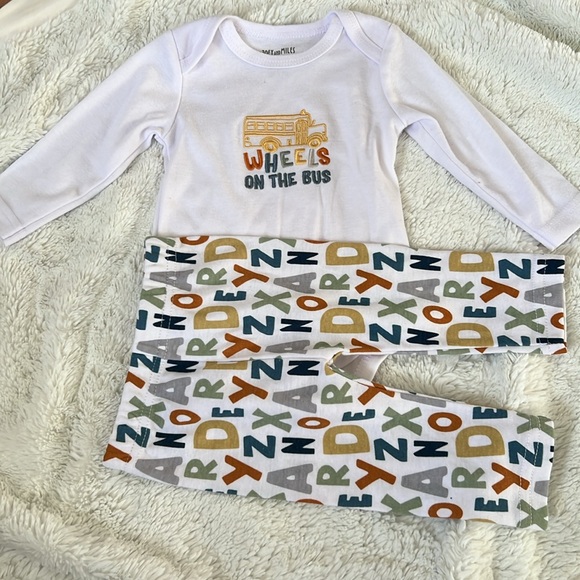 Zoey and miles sets 3-6 months - Picture 4 of 6